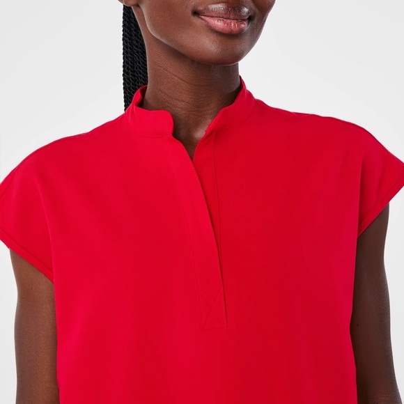 NWT Figs Rafaela oversized three pocket scrub top RED size Small - Picture 5 of 9